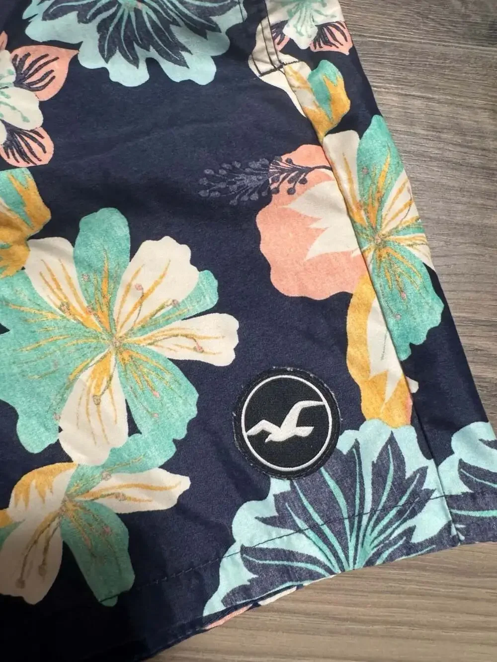 Hollister Men's Floral Print Swim Trunks Size L Navy Blue